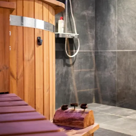 Nordique - Cinema Et Jacuzzi