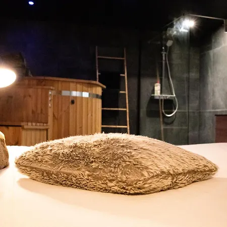 Nordique - Cinema Et Jacuzzi *