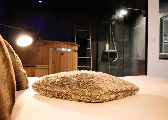 Nordique - Cinema Et Jacuzzi *